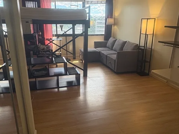 70 Southbridge St Room 812, Worcester, MA 01608