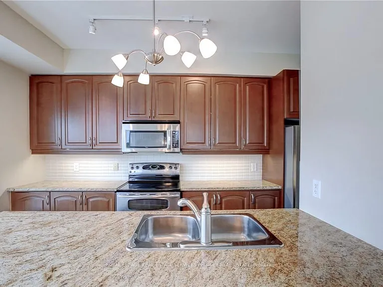 1 Hurontario St #806 — Photo 11