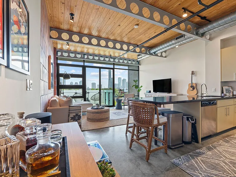 1401 Eva St #402 — Photo 1