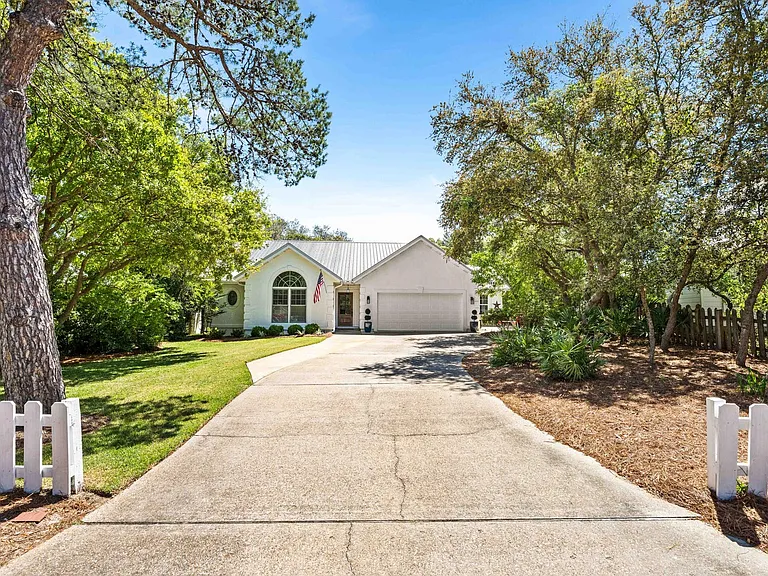 220 Seabreeze Cir — Photo 48