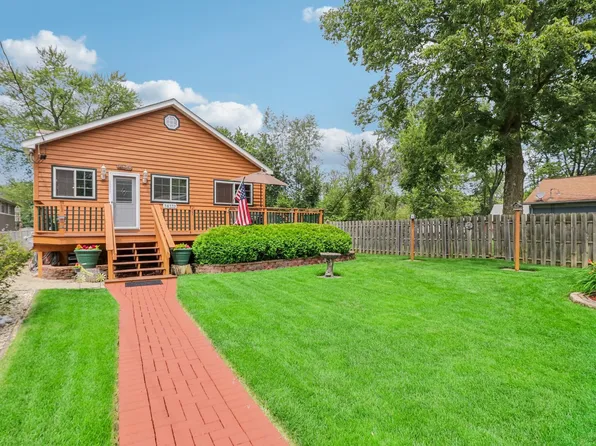 38332 N 8th St, Spring Grove, IL 60081