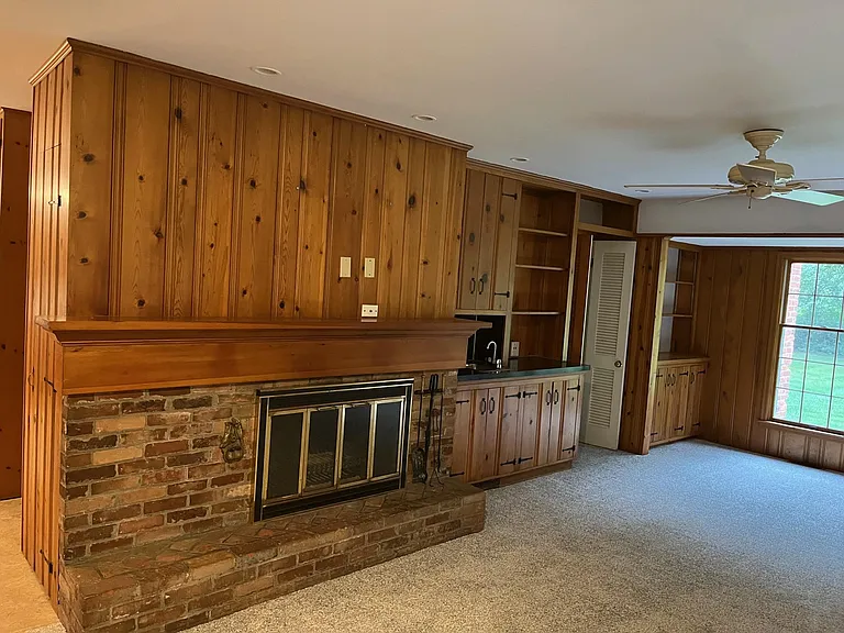 family room w/ fireplace
