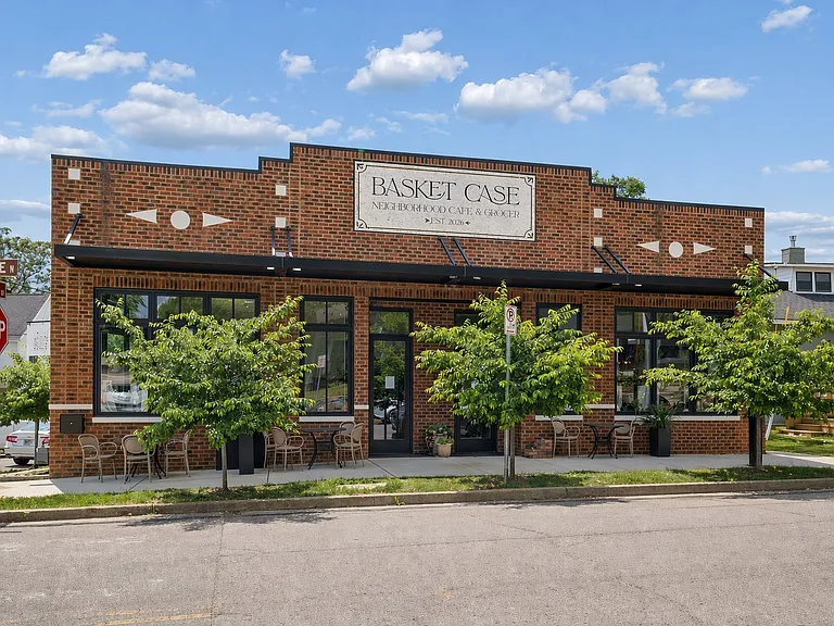 415 Van Buren St — Photo 35