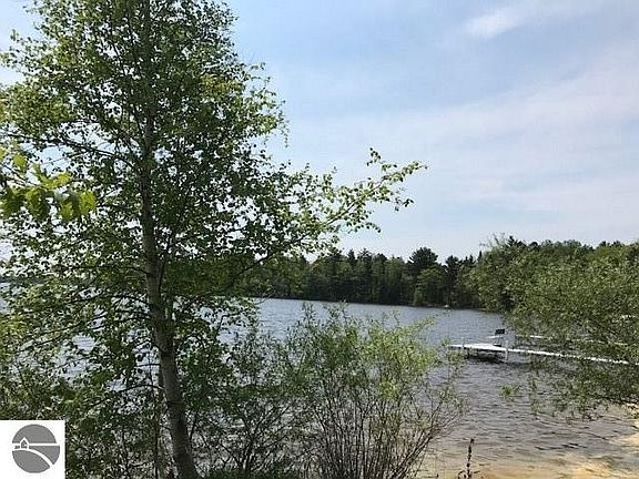 4th image of 7070 Lakeview Dr