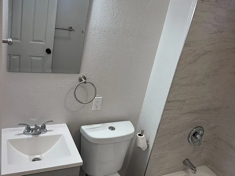 2732 Young St #A — Photo 15