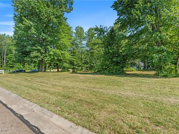 538 E Lakewood Dr, Canal Fulton, OH 44614