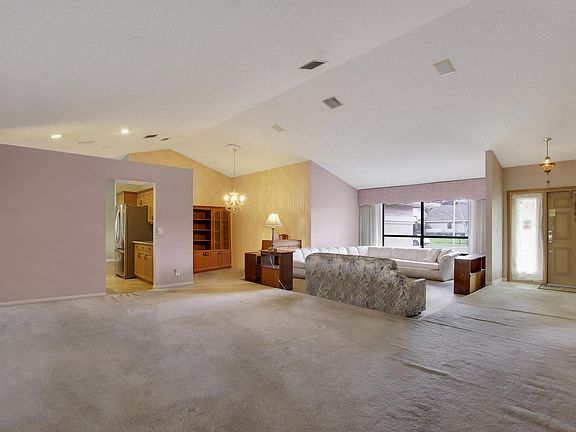 5th image of 9607 Sun Pointe Dr