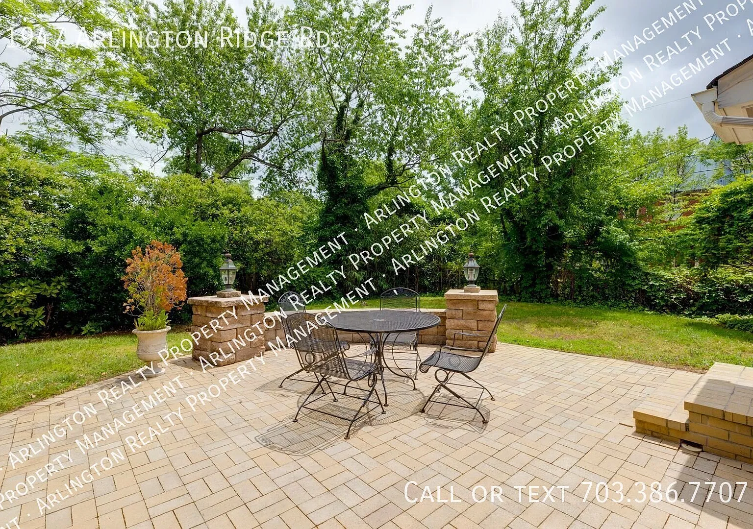 All brick rambler located in the Top of Arlington Ridge "Millionaire Row". 3bedrooms, 1.5 bathroo... — Photo 3