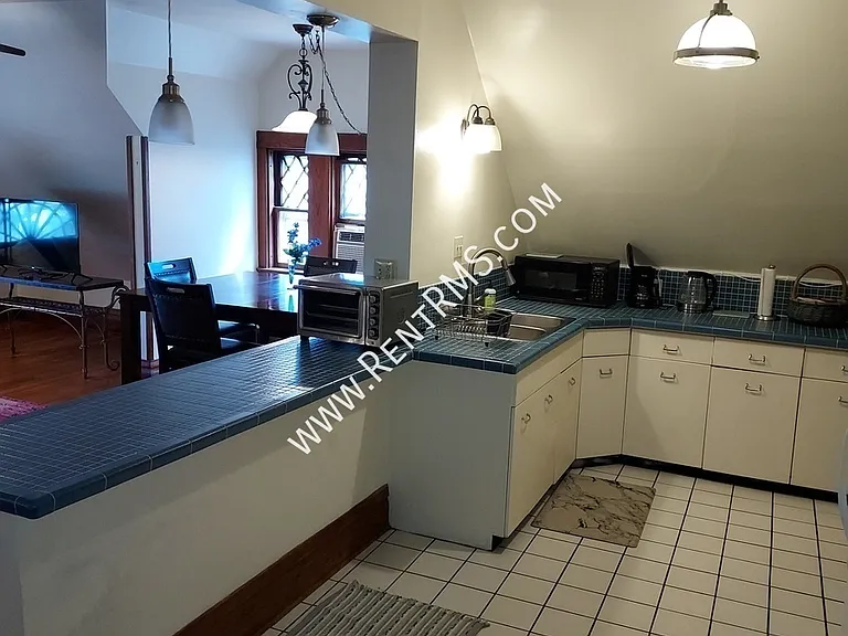 901 SW Buchanan St #4 — Photo 4