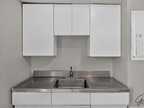 3rd image of 13528 Ardmore St