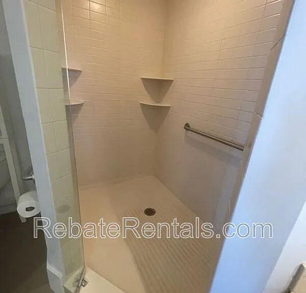 320 N 1st St #813 — Photo 36