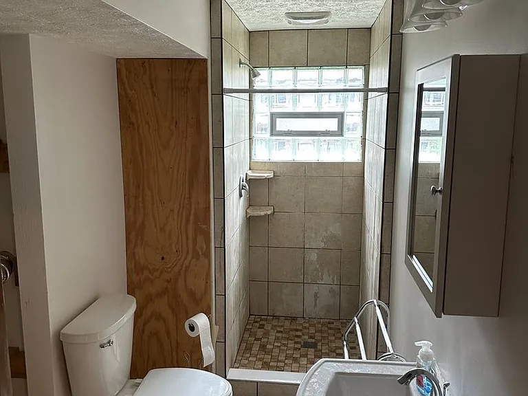605 E Buchtel Ave — Photo 11