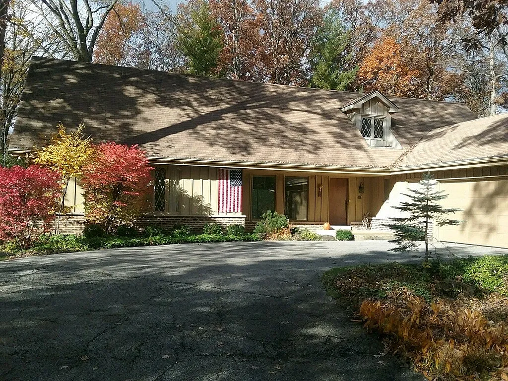 1432 Grant Rd photo 1