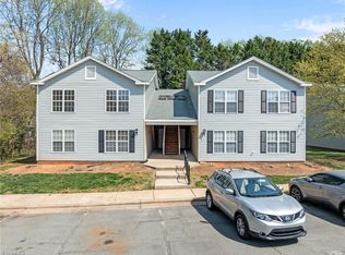 15 Meadowood Glen Way APT C, Greensboro, NC 27409