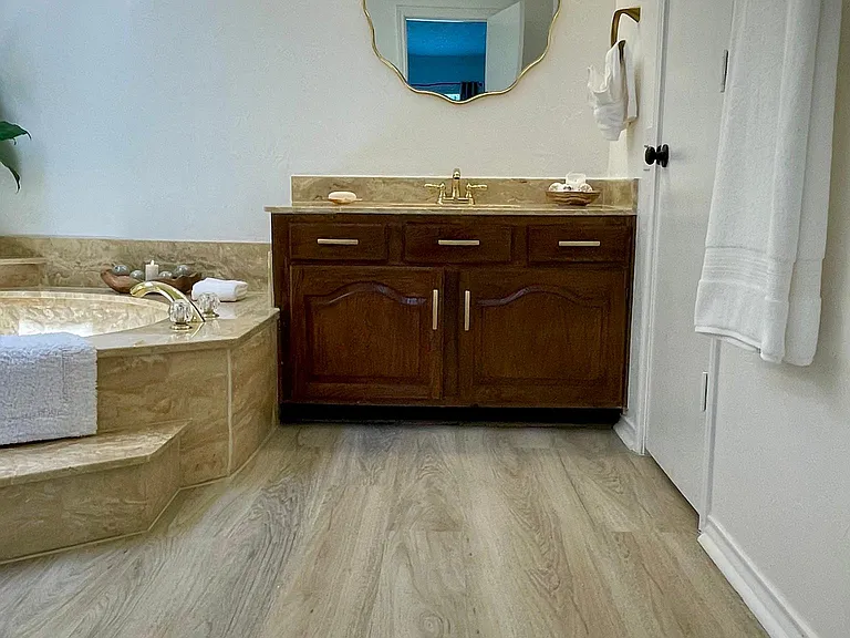 Master Bath
Vanity #1