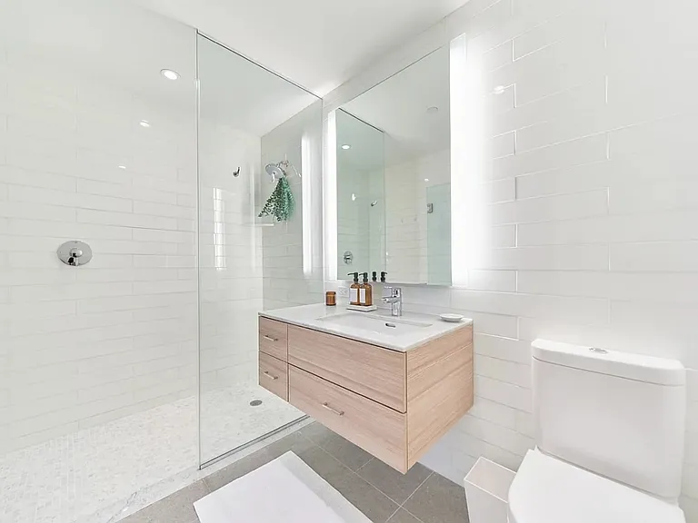 84 William St #1209 — Photo 4