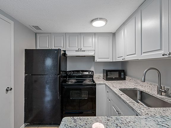 2nd image of 5113 N Nebraska Ave #E2