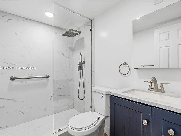 230 SW 11th Ave #8 — Photo 15