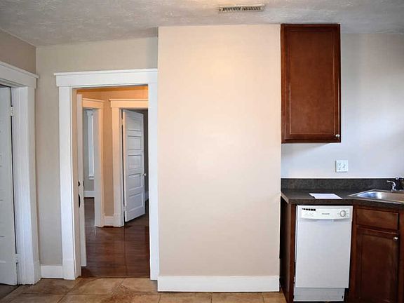5th image of 1418 Beacon St