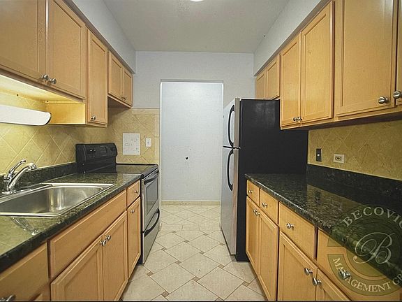 5th image of 6003 N Kenmore Ave #405