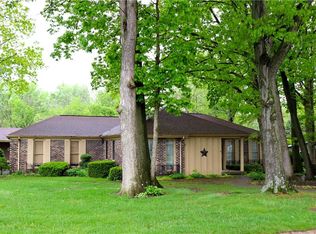12 Lakeshore Dr, Danville, IL