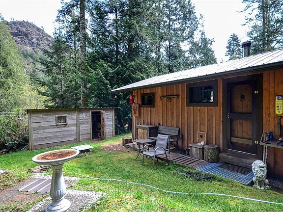 5th image of 3780 Sooke Rd