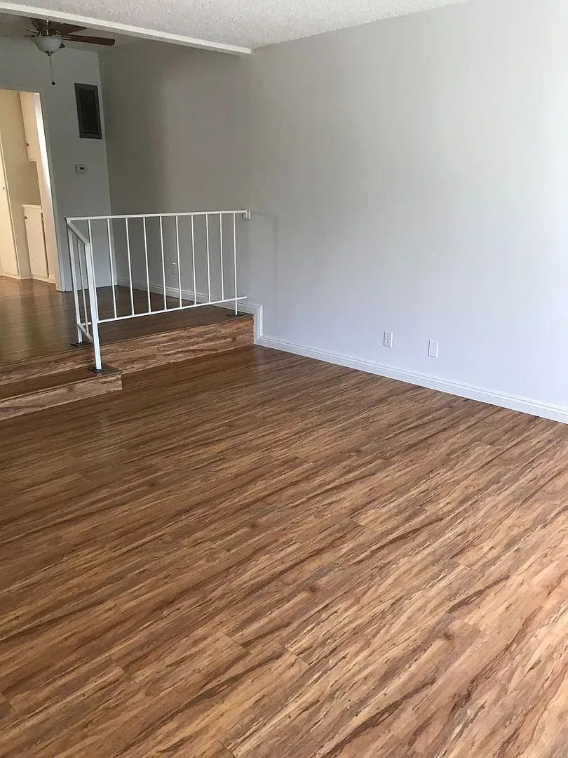 You Are Invited ! Santa Monica Location Offers The Best Of Both Modern And Beach Life Living Expe... — Photo 4