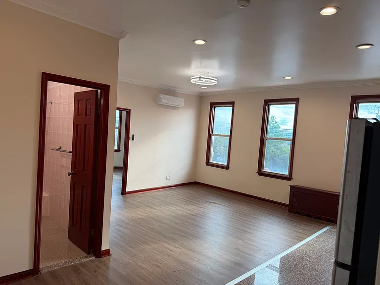 111-03 Rockaway Blvd #2F — Photo 5