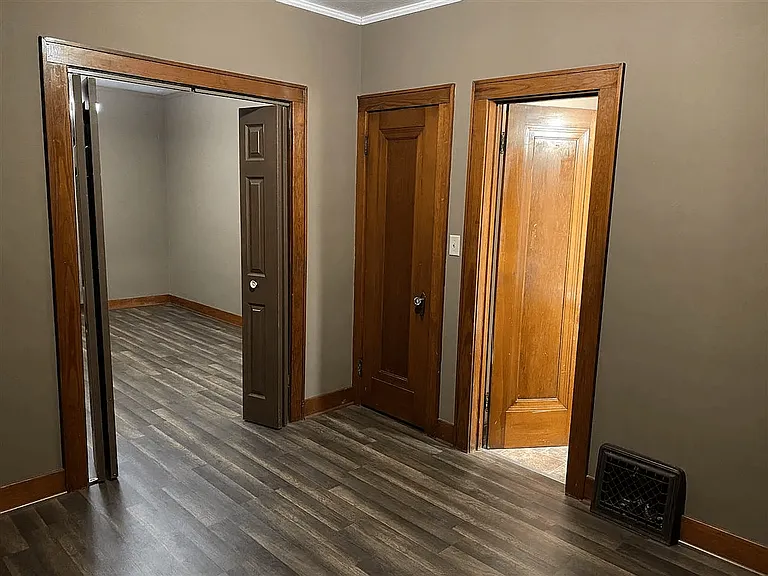 207 N Pine St — Photo 8