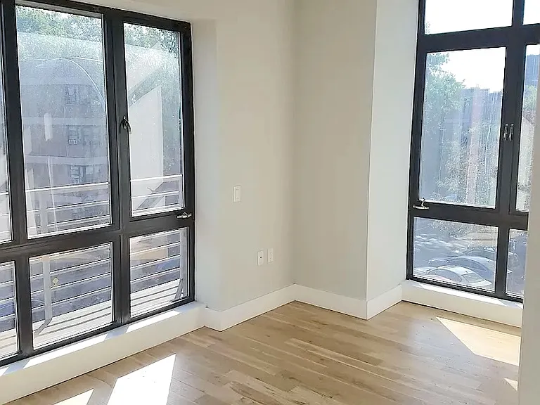 185 Leonard St #3A — Photo 1