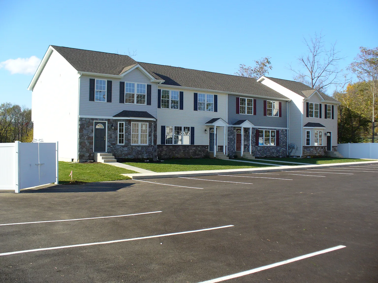 3 bed, 2.5 bath, 1840 sqft, $1,500 — Photo 2