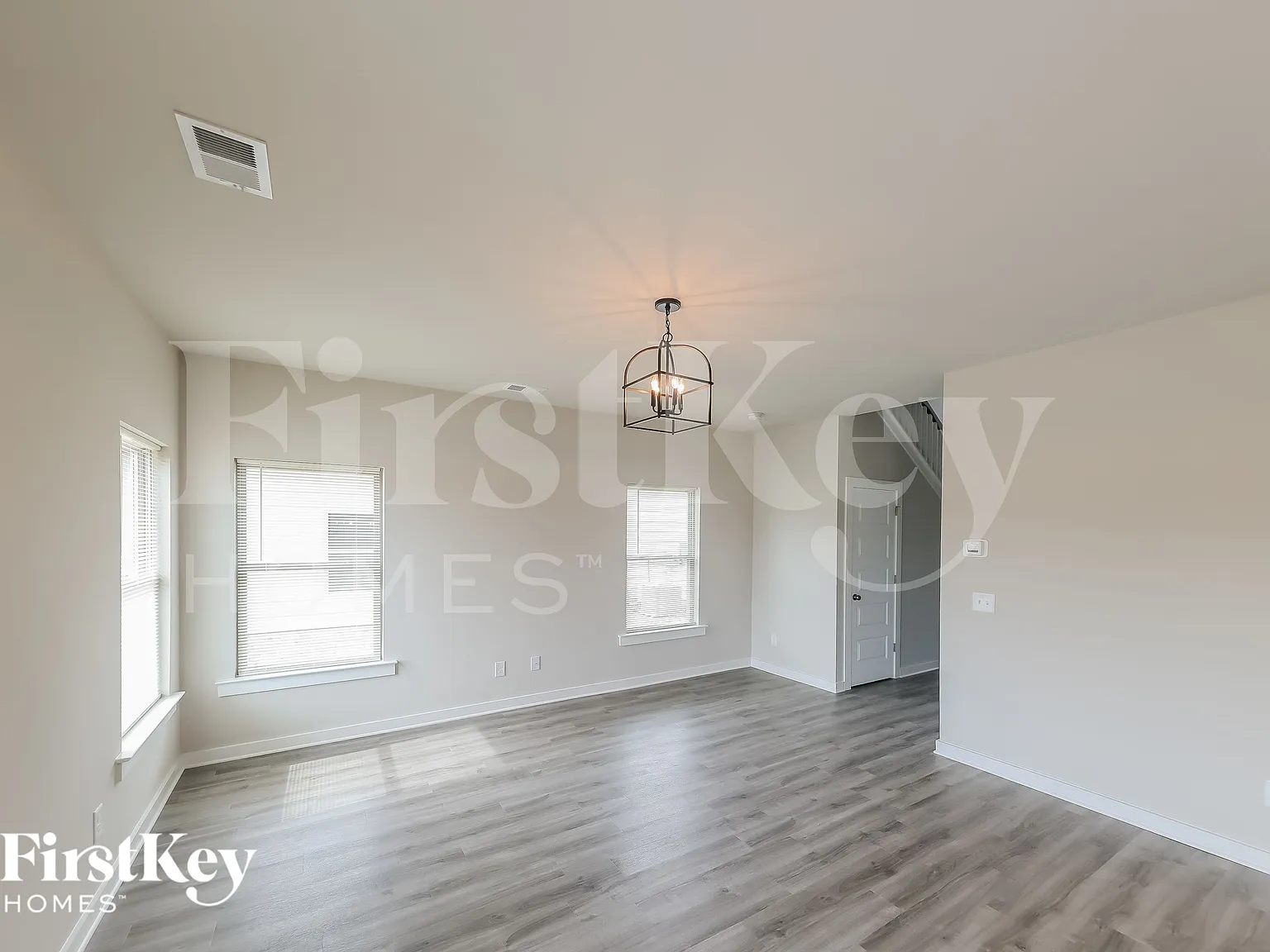 4 bed, 2.5 bath, 1601 sqft, $1,300 — Photo 4