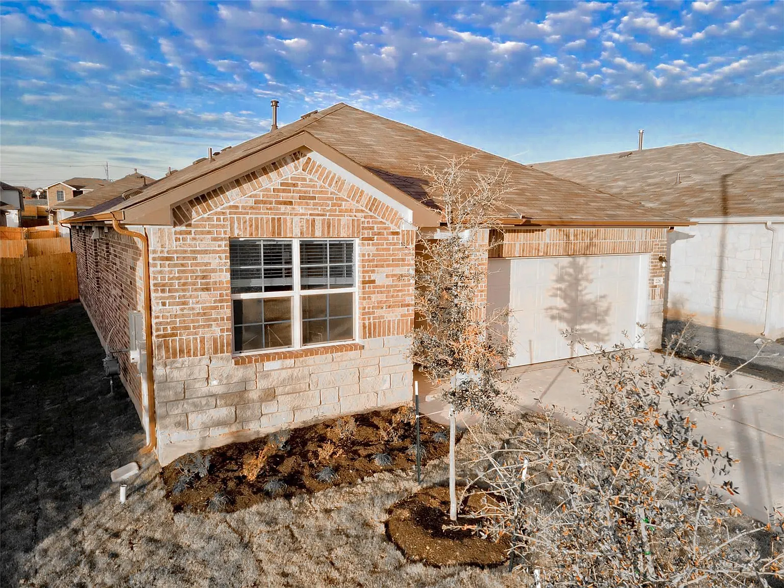 4 bed, 2.0 bath, 1825 sqft, $2,095 — Photo 1