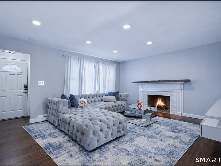 457 Summit St — Photo 3