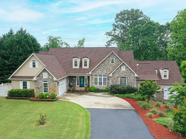 103 Mariners Cove Rd, Hodges, SC 29653