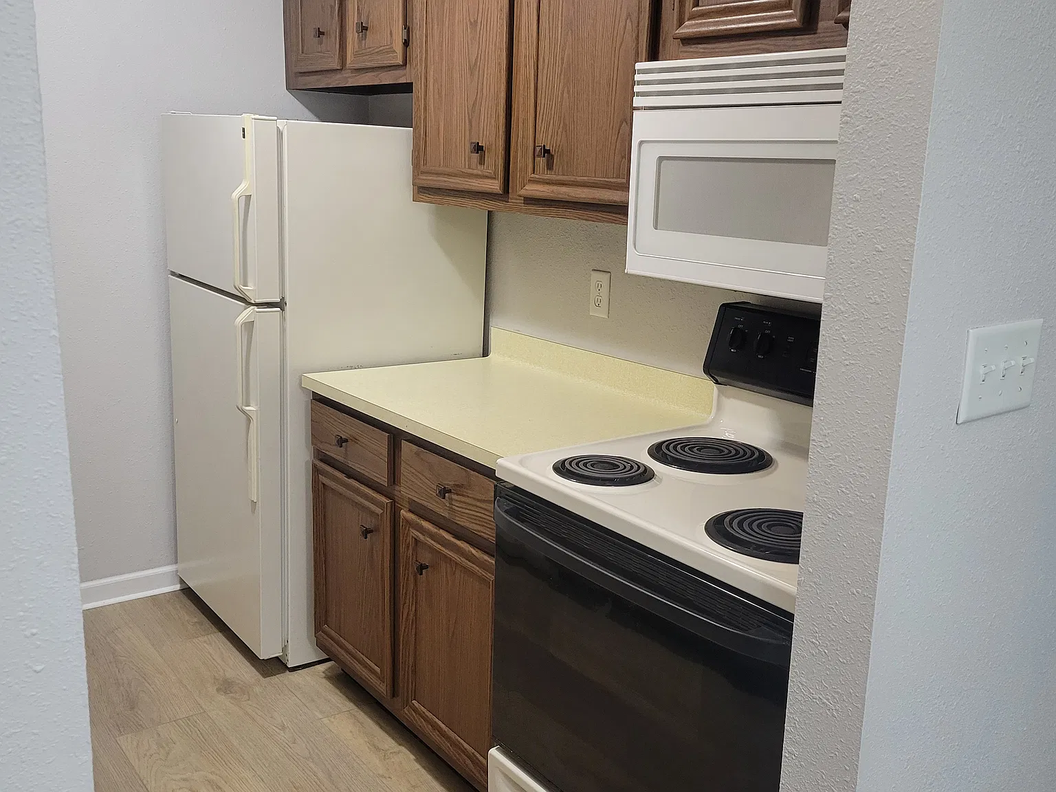 N114W15680 Sylvan Cir — Photo 4