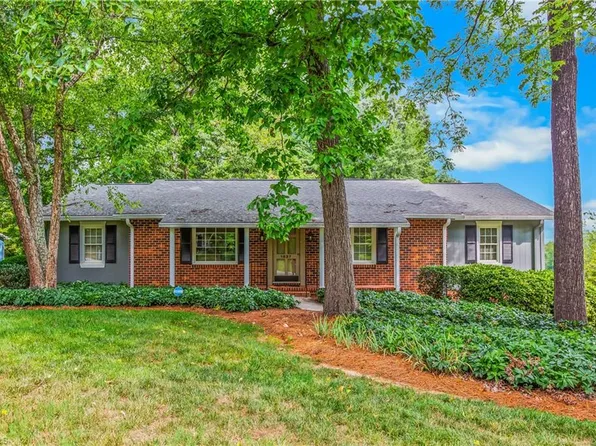 1837 Turfwood Dr, Pfafftown, NC 27040