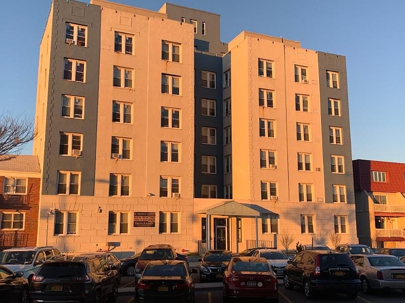 1st image of 215 E Broadway APT 3J