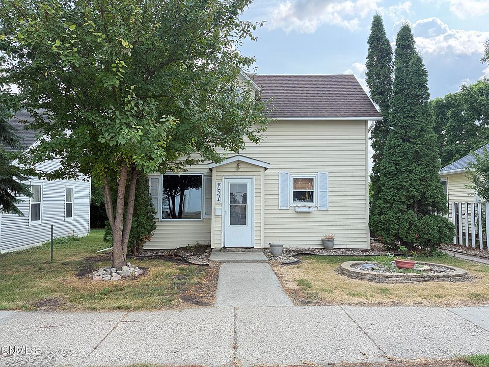 1st image of 751 2nd St SW