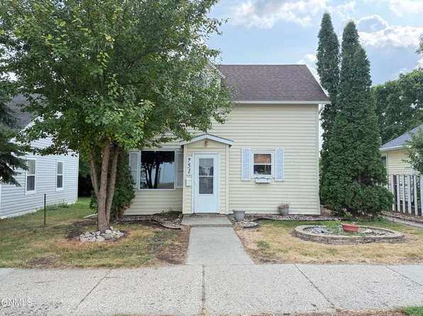 751 2nd St SW, Valley City, ND 58072