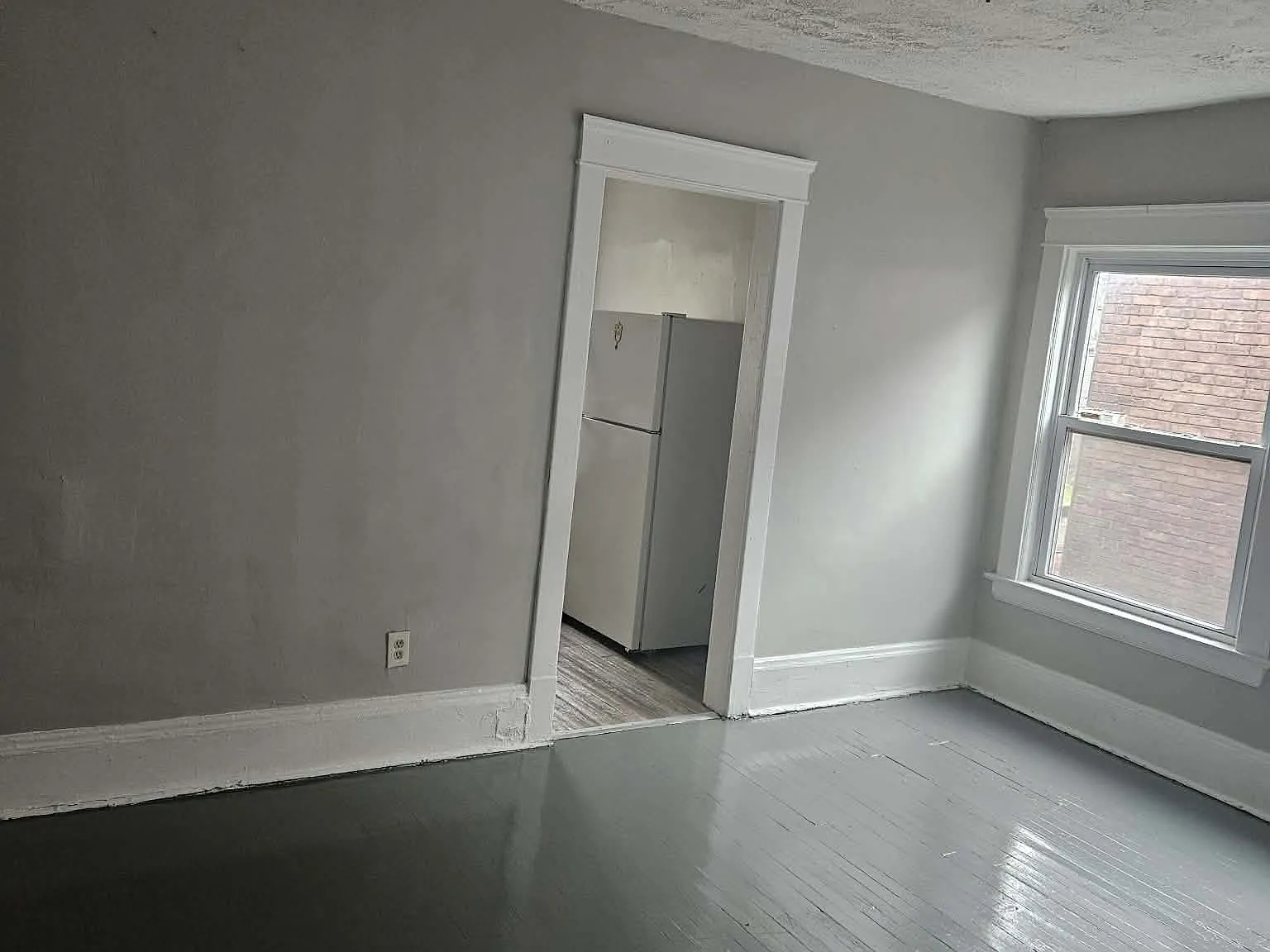 3 bed, 1200 sqft, $1,100 — Photo 4