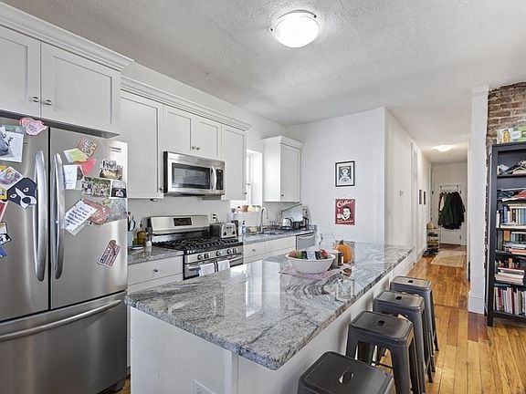 5th image of 64 Moreland St