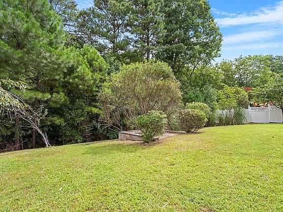 4th image of 26 Autumn Leaf Ln