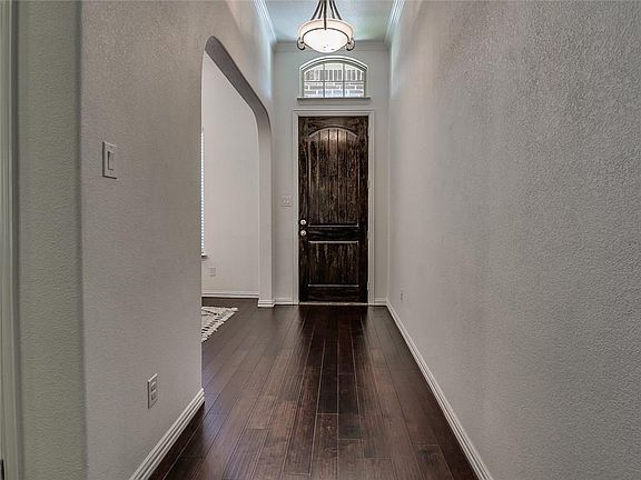 4th image of 217 Saratoga Dr