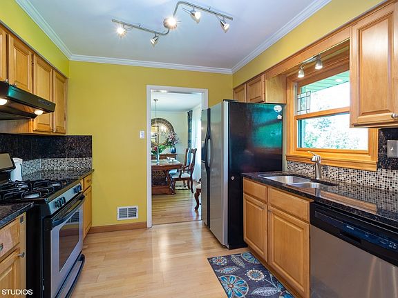 5th image of 432 Pinecroft Dr