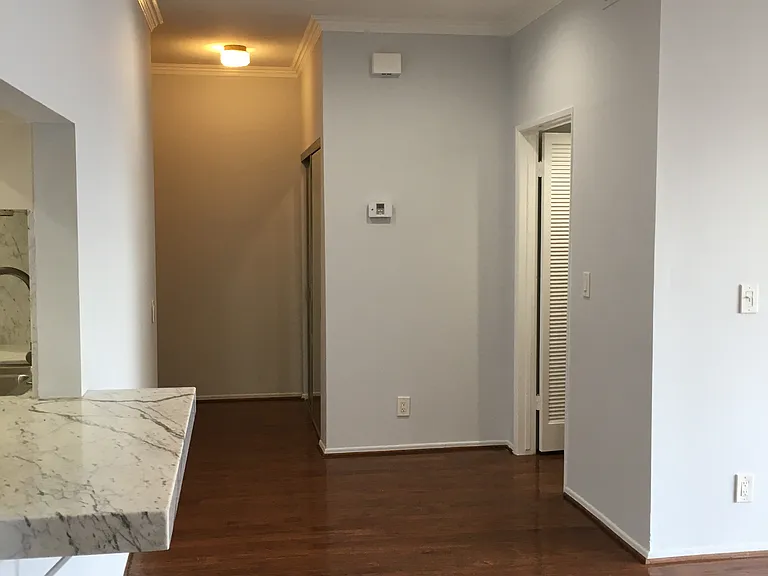 612 S Barrington Ave — Photo 12