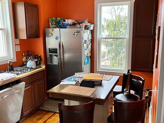 3rd image of 443 Mallory Ave Floor 2