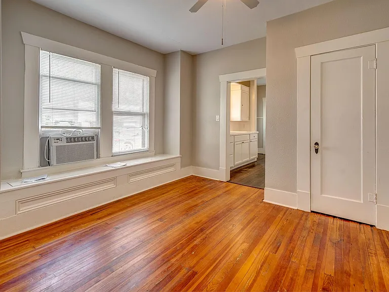 115 Goldenrod St #B — Photo 6