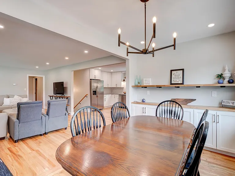 1301 Glenoaks Dr — Photo 5