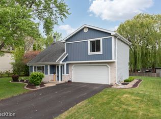 543 White Birch Rd, Lindenhurst, IL 60046